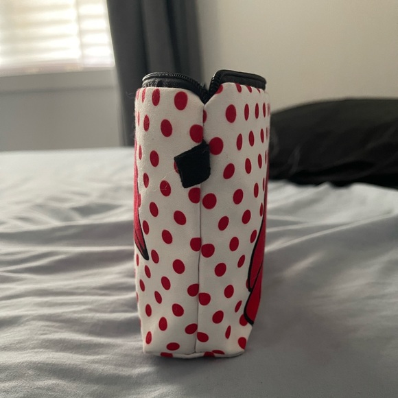 COPY - BRAND NEW MAKEUP BAG - Picture 2 of 4